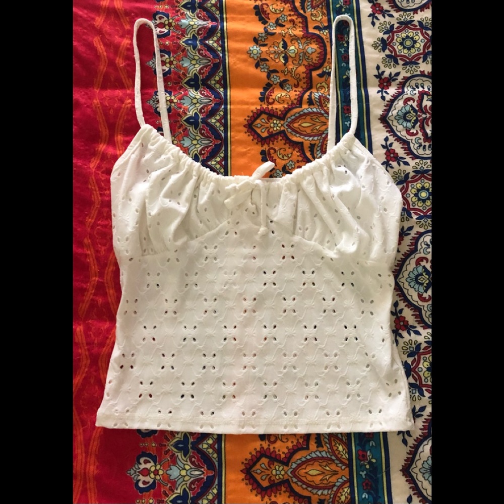 A GREAT CLASSIC LACE TOP. ADJUSTABLE. NEW WITH TAGS. GORGEOUS!!